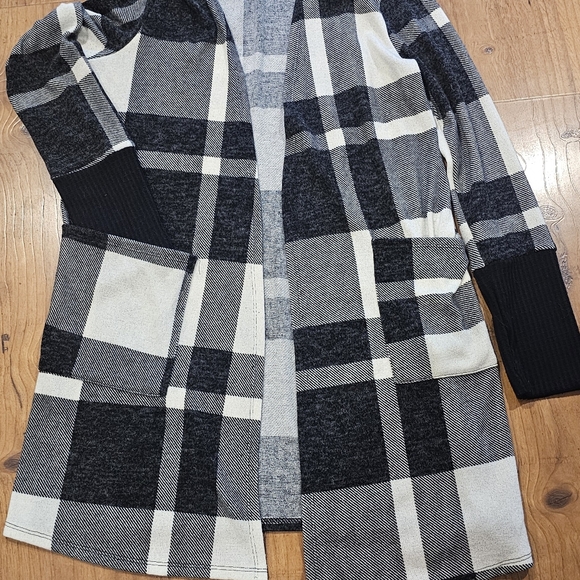 Blakely Buffalo Hacce Cardi w/thumholes - Picture 1 of 8